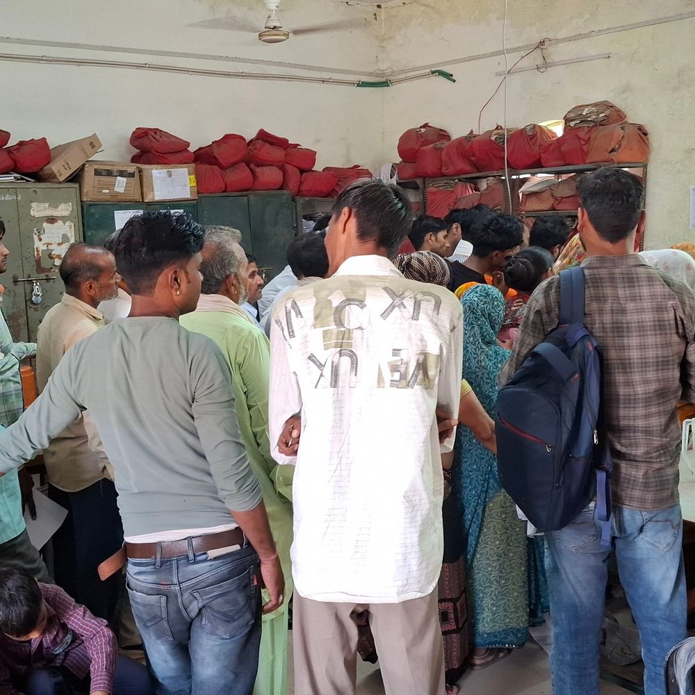 राशन डीलर का लाइसेंस निलंबित, फिर भी बांट रहा राशन:धौलपुर में अधिकारी अनजान, कार्यप्रणाली पर उठे सवाल