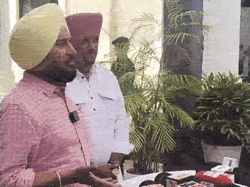 मोहाली में संगीत सम्राट आहूजा की अंतिम अरदास:पंजाबी सिंगर गुरदास मान, हंसराज श्रद्धांजलि देने पहुंचे; 21 सितंबर को हुआ था निधन