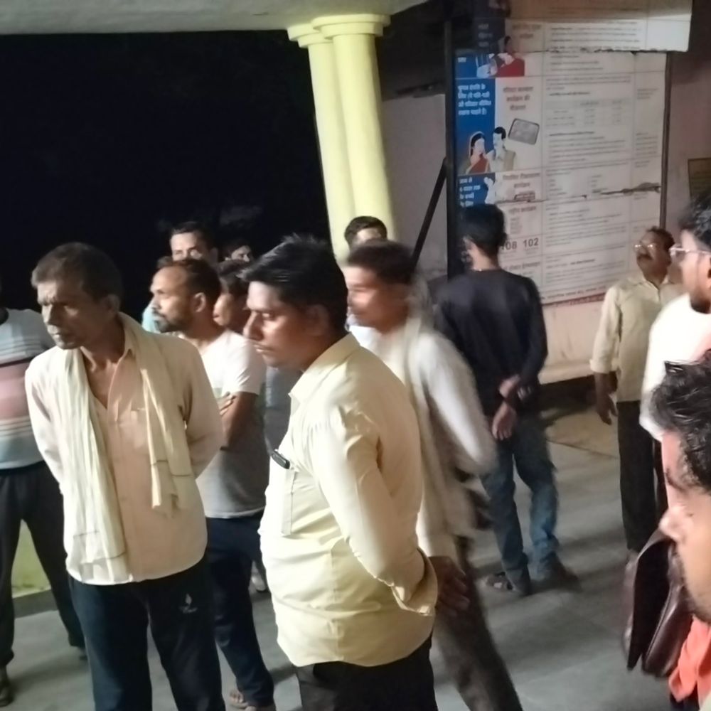 हरदोई में बाइक सवार की मौत:ऑटो ने बाइक को मारी टक्कर, तीन लोग घायल; अस्पताल में चल रहा इलाज