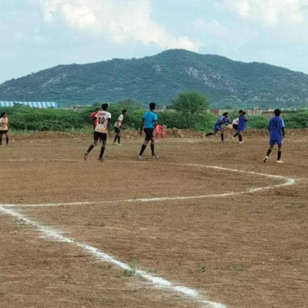 राजियावास में राज्य स्तरीय छात्रा फुटबॉल मैच:अजमेर-कोटा ने दिखाया दम, बीकानेर-हनुमानगढ़ में हुआ रोमांचक मुकाबला