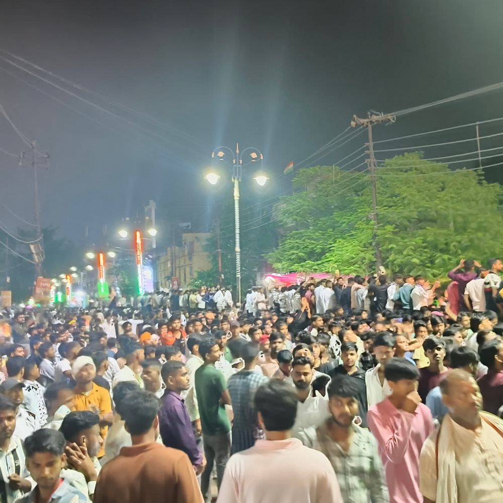 मऊ में हुआ 46 दुर्गा प्रतिमाओं का विसर्जन:डीआईजी आजमगढ़ और एसपी ने सुरक्षा का जायजा लिया