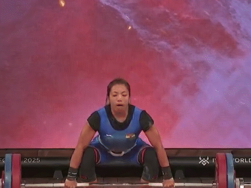 वर्ल्ड वेटलिफ्टिंग चैंपियनशिप में मीराबाई चानू को सिल्वर मेडल:199kg वेट उठाया; पहले भी इस प्रतियोगिता में दो मेडल जीत चुकी हैं