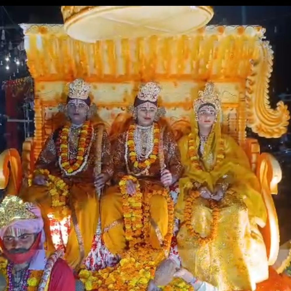 सतना में 40 फीट ऊंचे रावण का दहन:शहर में निकली श्रीराम की शोभायात्रा,