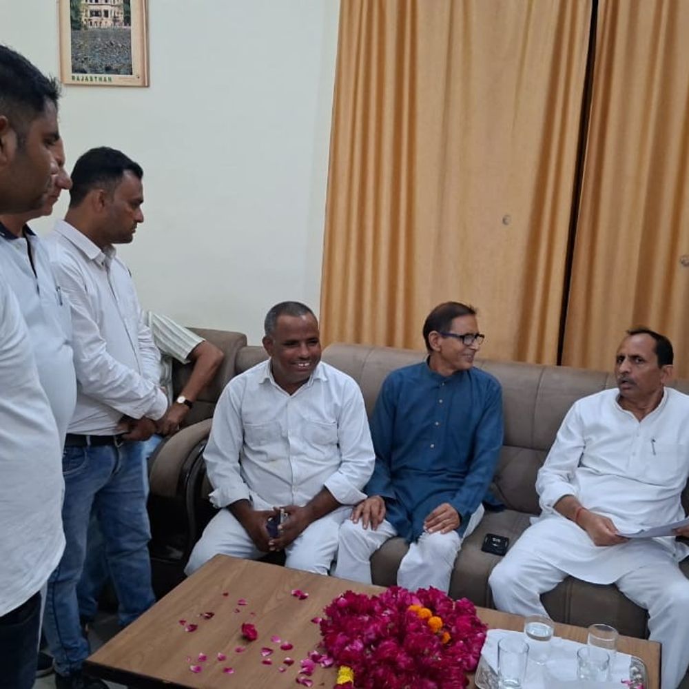 धौलपुर-करौली सांसद जाटव ने आमजन की समस्याएं सुनीं:सर्किट हाउस में की जनसुनवाई, अधिकारियों को दिए समाधान के निर्देश