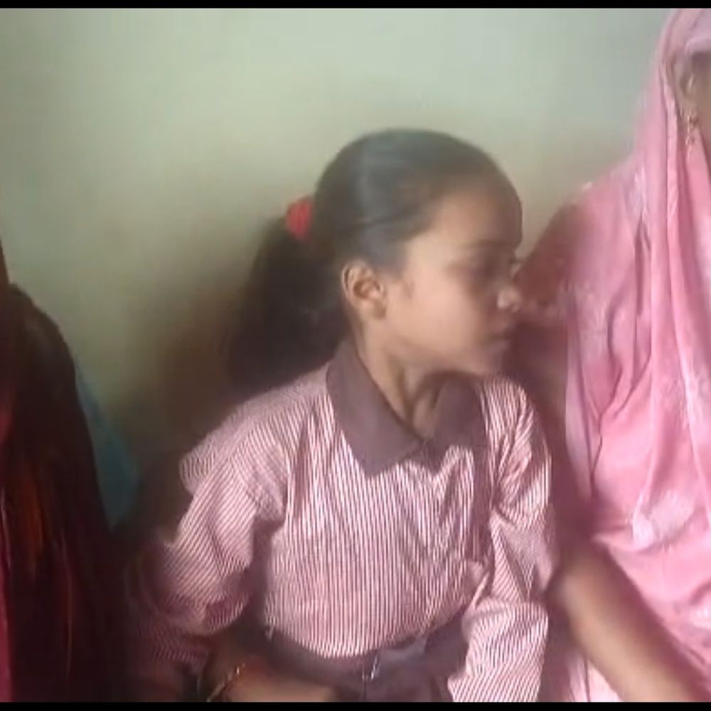 स्कूल जा रहे बच्चों को बाइक ने मारी टक्कर:हरदोई में 2-3 बच्चे घायल, बाइक सवार फरार