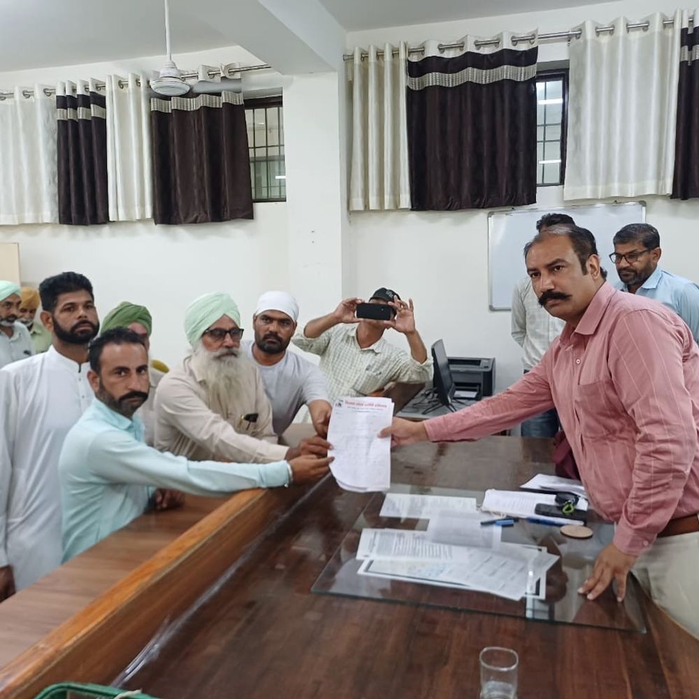 फतेहाबाद में नायब तहसीलदार से मिले किसान यूनियन:  पराली समस्या पर पत्र सौंपा, गांवों को 20 मशीनें मुहैया कराने की मांग – Jakhalmandi News