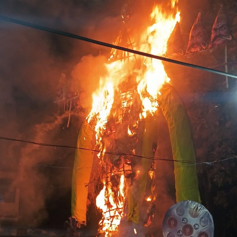 अनूपपुर में 35 फुट ऊंचे रावण के पुतले का दहन:विजयादशमी पर्व शांति और सौहार्द के साथ मनाया; दुर्गा की प्रतिमाओं का किया विसर्जन