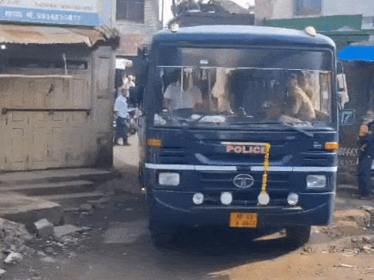 खंडवा हादसा: आज होगा 11 मृतकों का अंतिम संस्कार:पाडलफाटा पहुंचने लगे शव, गांव में मातम; सुरक्षा के लिए पुलिस बल तैनात