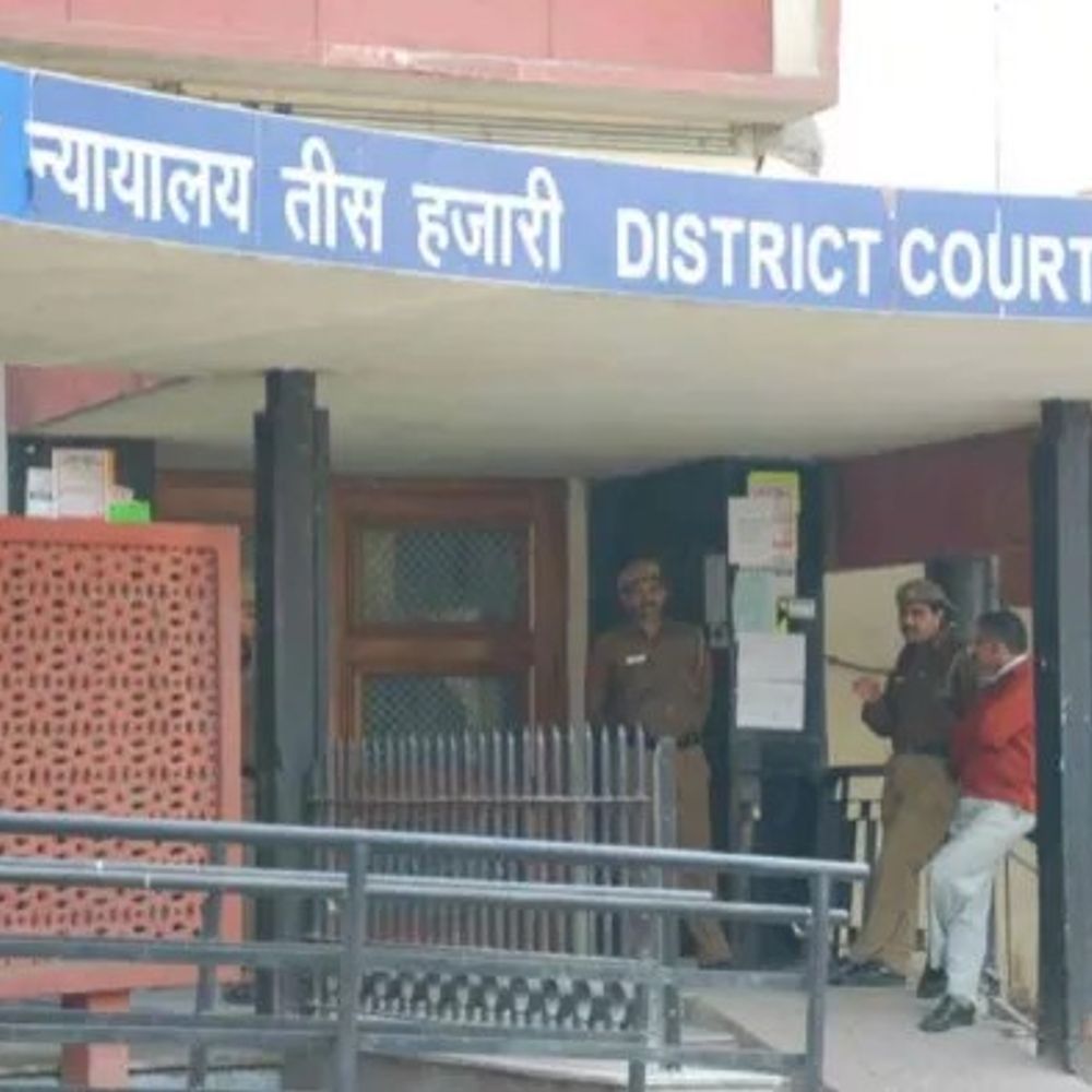 वर्चुअल कोर्ट सुनवाई में अंडरगार्मेंट्स पहने शामिल हुआ शख्स गिरफ्तार:शराब-सिगरेट भी पीता दिखा था, कोर्ट के आदेश पर भी नहीं माना