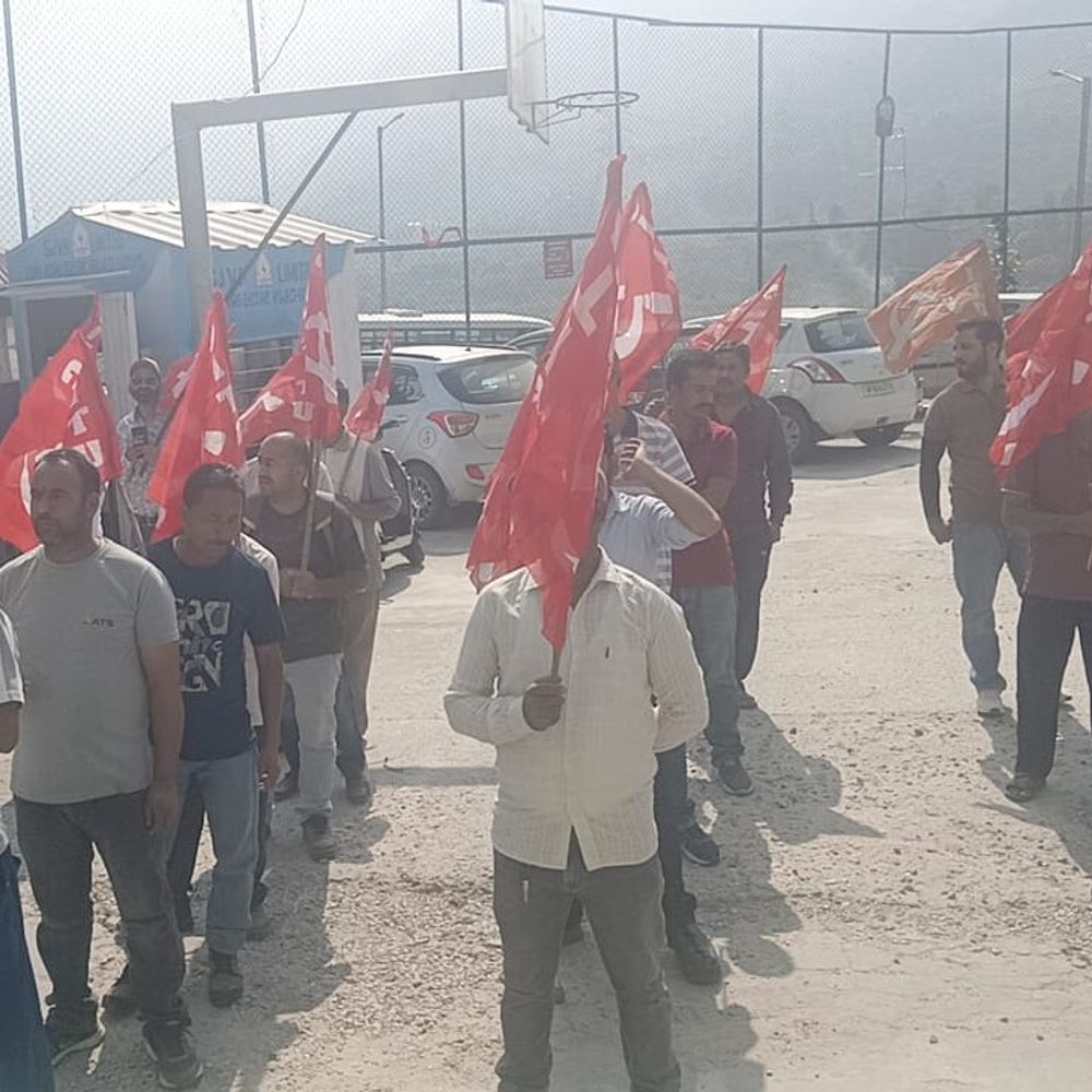 लुहरी हाइड्रो प्रोजेक्ट के मजदूरों का धरना प्रदर्शन:  दो महीने से नहीं मिली सैलरी, ठेकेदार कंपनी पर काम टालने का आरोप – Rampur (Shimla) News