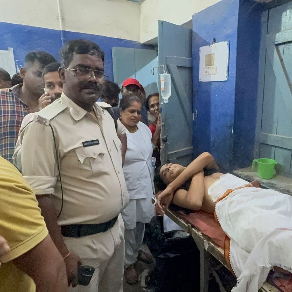नवादा में युवक पर चाकू से 6 वार,अस्पताल में भर्ती:आशू के पेट, कमर, पैर और शरीर में गहरे घाव,आरोपी की पहचान