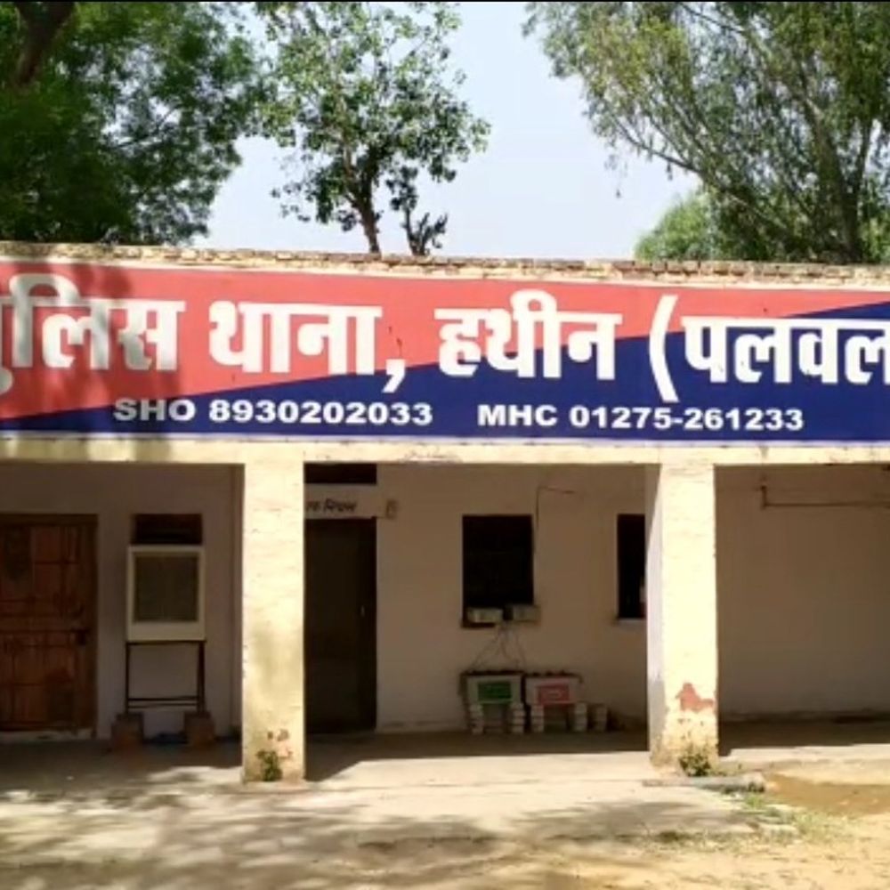 पलवल में KMP पर हथियार के बल पर कैंटर लूटा:  ड्राइवर को बंधक बनाकर फेंका, लाखों का माल लेकर फरार – Palwal News
