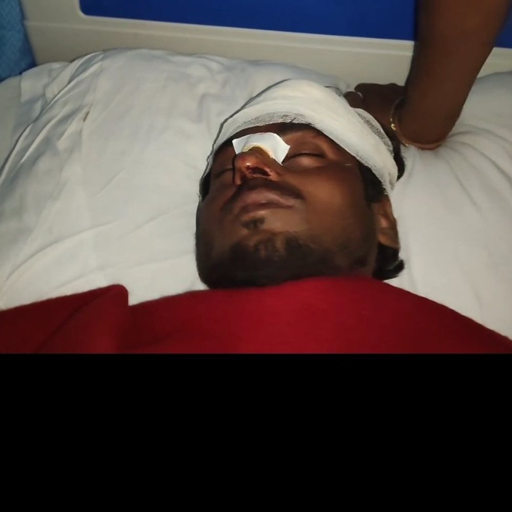 चक्रधरपुर में विसर्जन जुलूस में चाकूबाजी:  15 युवकों ने किया हमला सात युवक घायल, एक की हालत गंभीर, रेलवे अस्पताल में सभी इलाजरत – Chaibasa (West Singhbhum) News