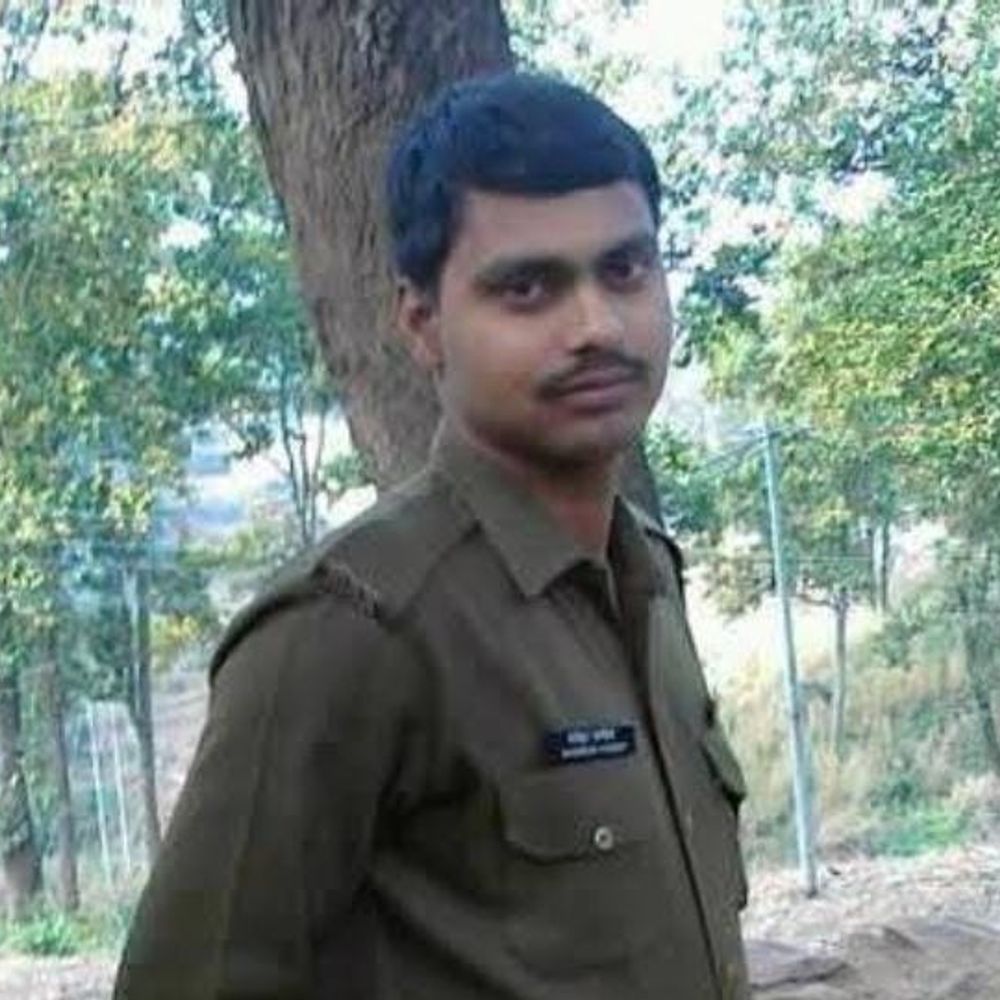 फौजी बेटे की मौत के बाद मां ने की आत्महत्या:बलिया में मां-बेटे का एक साथ होगा अंतिम संस्कार