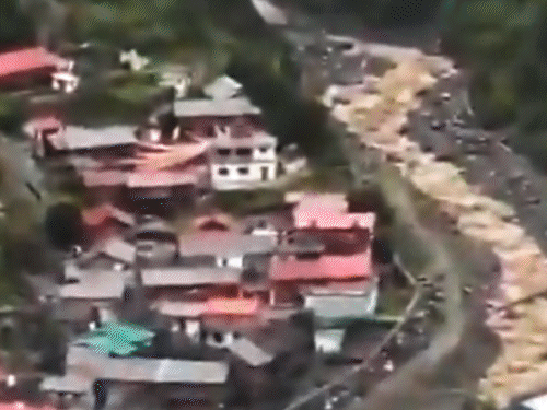 धराली आपदा-एक करोड़ का घर टूटा, मुआवजा सिर्फ 5 लाख:50 फीट मलबे में 53 लाशें दफन, डीएम बोले- अब खुदाई से फायदा नहीं