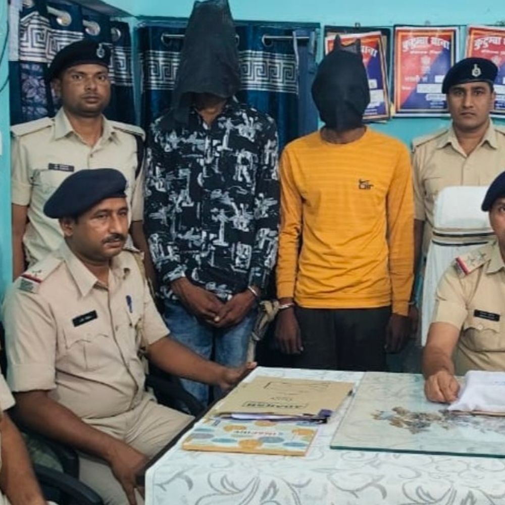 औरंगाबाद में देशी कट्टा, जिंदा कारतूस के साथ दो गिरफ्तार:औरंगाबाद में दुर्गा पूजा विसर्जन जुलूस में हर्ष फायरिंग की थी तैयारी, दो आरोपी फरार