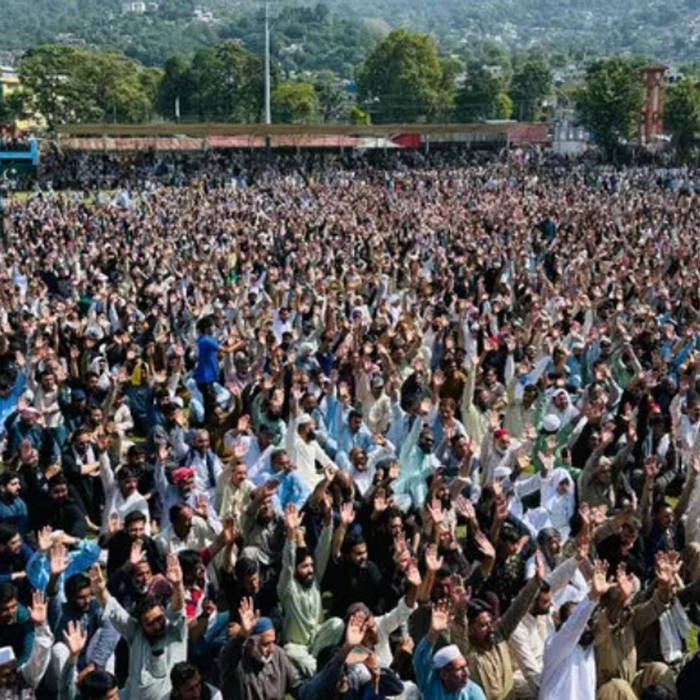 PoK में 5 दिन बाद हिंसक प्रदर्शन खत्म:पाकिस्तान सरकार ने प्रदर्शनकारियों की 21 मांगे मानी; हिंसा में 10 मौतें, 100 घायल