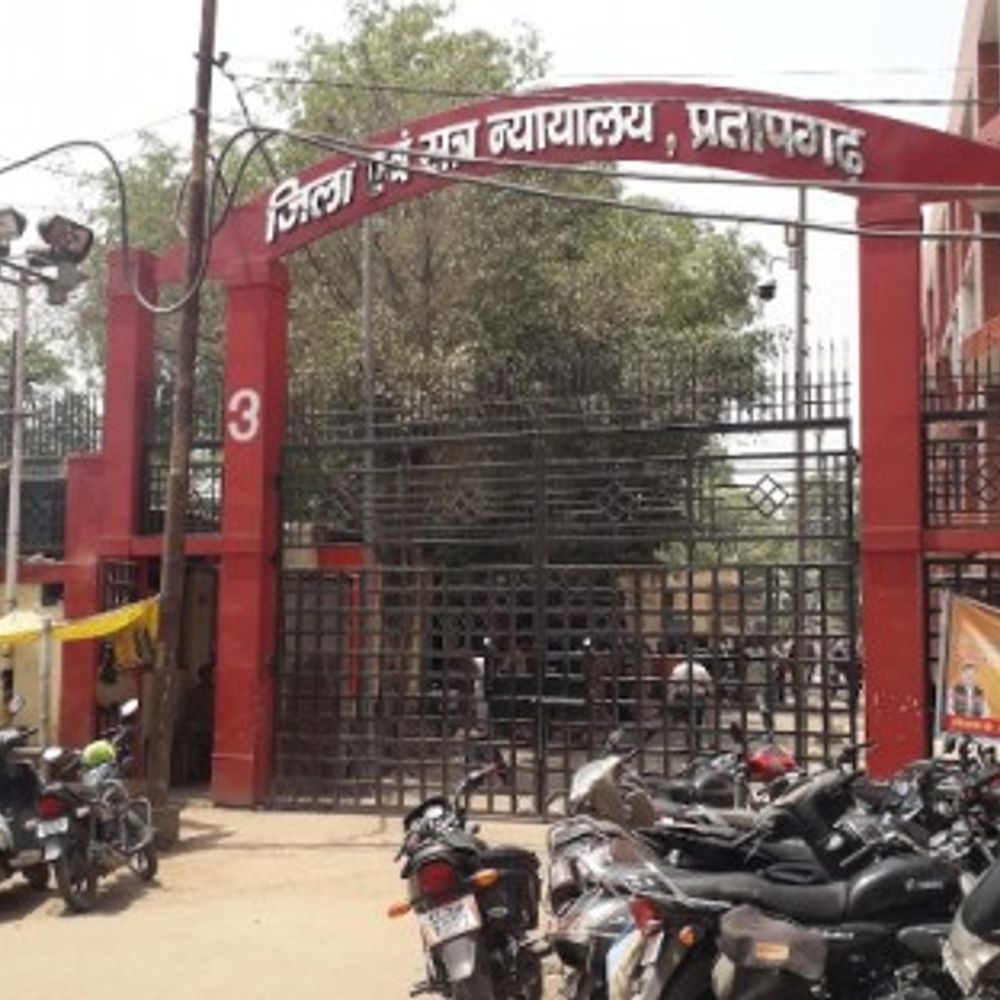 प्रतापगढ़ में स्कूल की मान्यता रद्द करने का आदेश:जज ने अभिलेखों में हेरफेर पर जांच के निर्देश दिए
