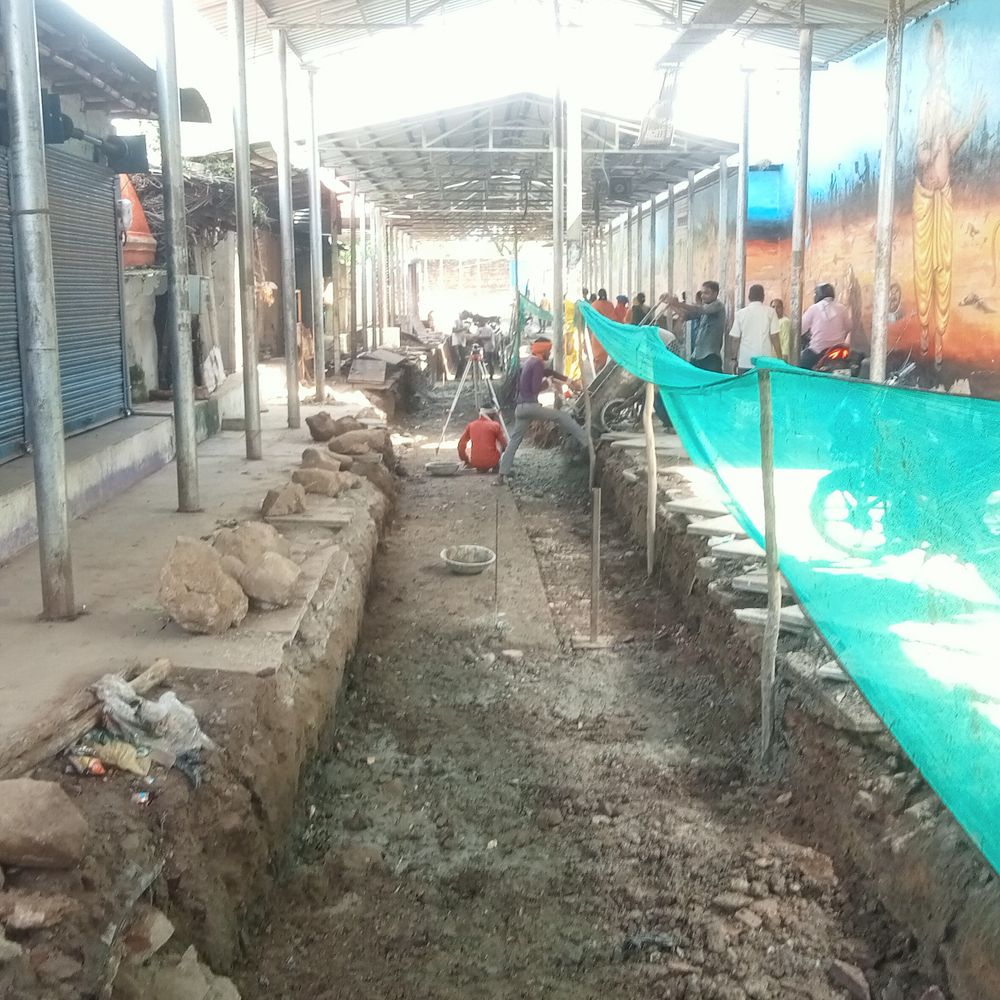 चित्रकूट परिक्रमा मार्ग में खुदाई जारी:दीपावली मेले से पहले श्रद्धालुओं को परेशानी