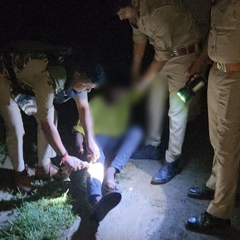 गाजीपुर में 25 हजार का इनामी घायल:पुलिस मुठभेड़ में तमंचा, मोबाइल बरामद