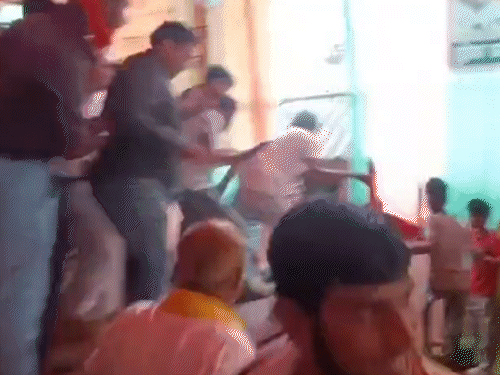 जनसुराज की सभा में चली कुर्सियां, 6 घायल:दरभंगा में एक का सिर फटा, बैलेट पेपर पर हस्ताक्षर को लेकर हुआ बवाल