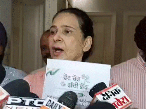 नवजोत सिद्धू अमृतसर में फील्ड में उतरीं:बोलीं- AAP ने 80 मुर्दों और 130 NRI के वोट डलवाए; अमृतसर में जीता कैंडिडेट हराया