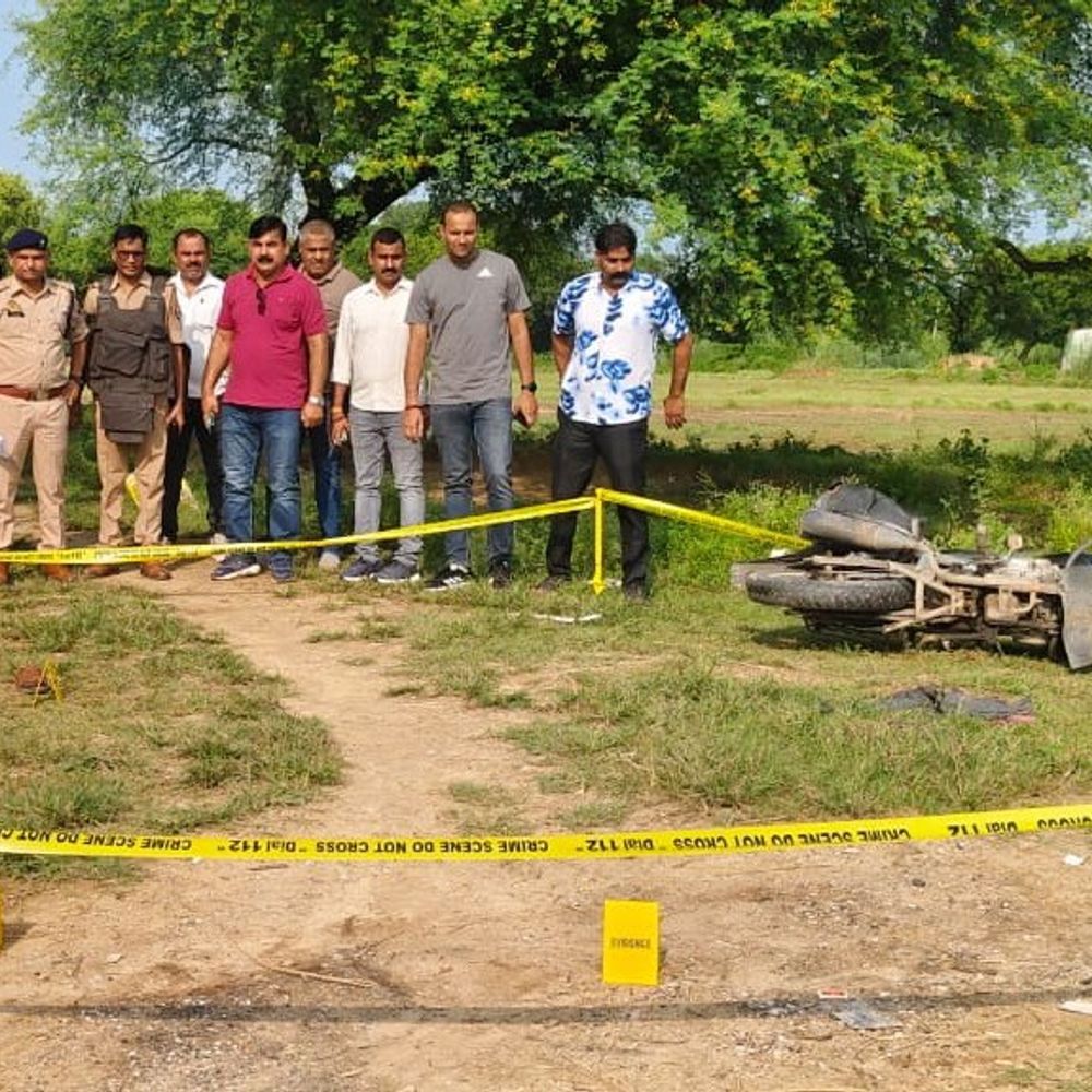मुठभेड़ में 25 हजार के 2 इनामी बदमाश घायल:मिर्जापुर में लूट के मामले में 3 आरोपी गिरफ्तार, नकदी बरामद