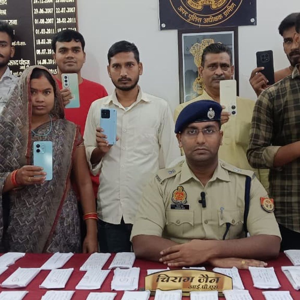 आजमगढ़ पुलिस ने रिकवर की 104 मोबाइल फोन:19 महीने में चार करोड़ से अधिक के मोबाइल किए गए बरामद