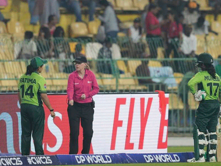 मुनीबा के रनआउट पर पाकिस्तानी कप्तान की अंपायर से बहस:रेफरी की गलती से भारत टॉस हारा, कीड़ों से परेशान हुए प्लेयर्स; मोमेंट्स