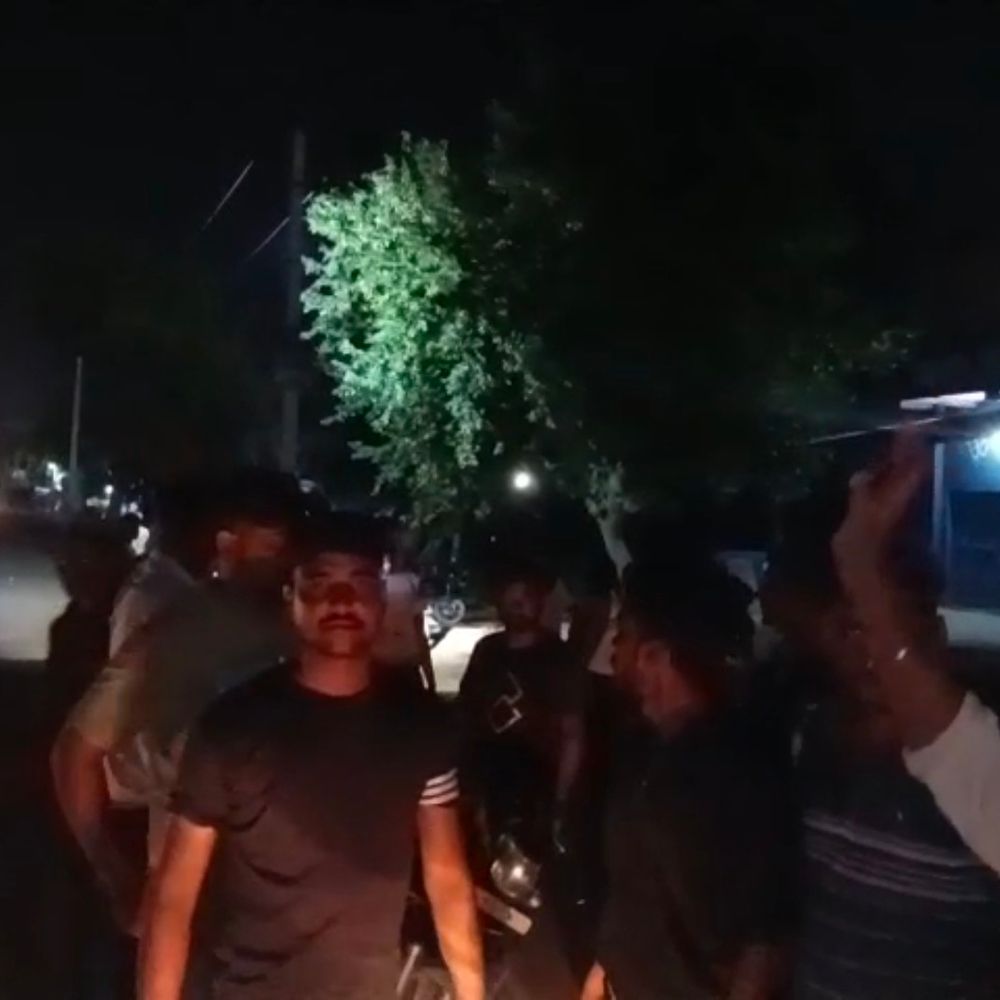 एटा रोड पर बोलेरो, बाइक और ऑटो की भिड़ंत:एक की मौत, पांच घायल, पुलिस ने बोलेरो जब्त कर जांच शुरू की