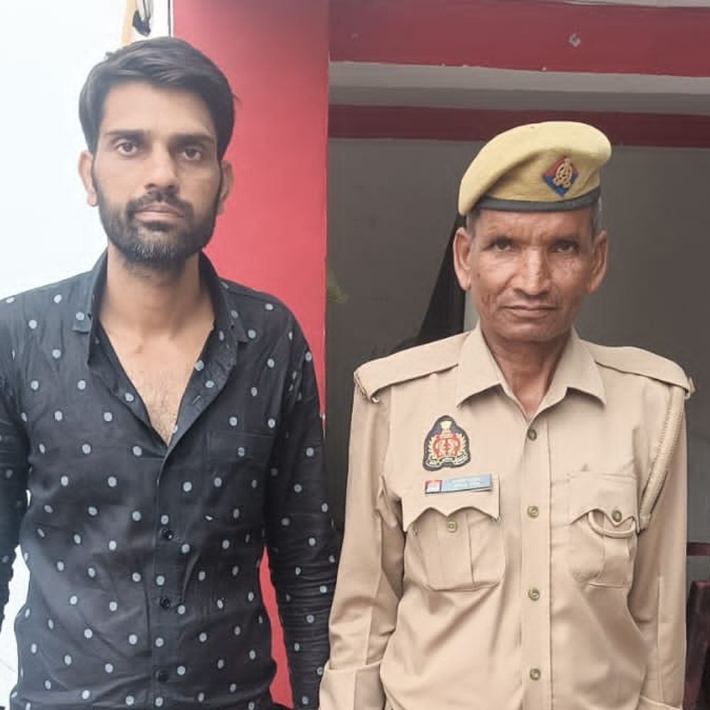 मेरठ में हत्या के आरोपी को शरण देने वाला गिरफ्तार:25 हजार के इनामी हमजा की तलाश में जुटीं पांच टीमें