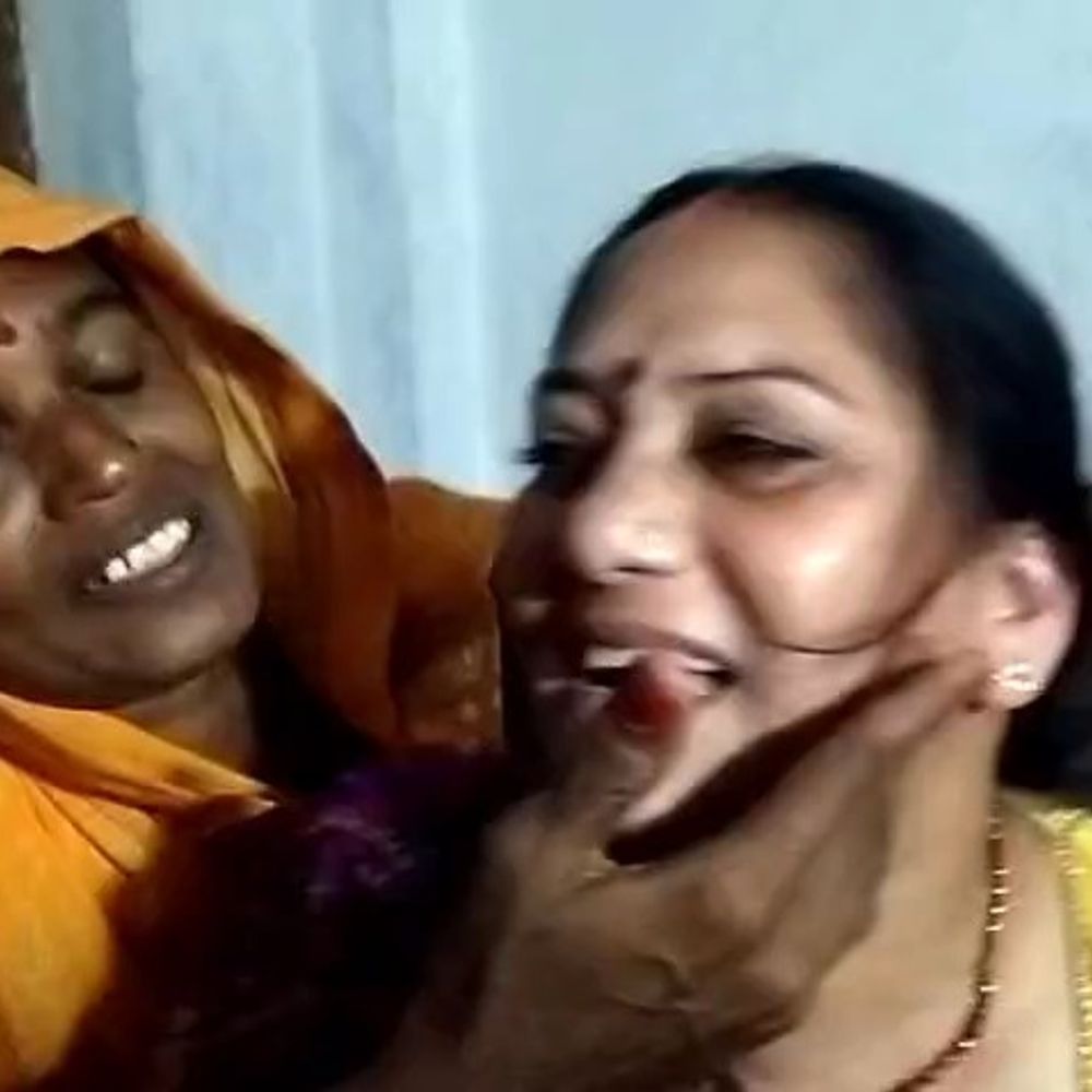 कैमूर के भभुआ में युवक का शव फंदे पर मिला:मां बोलीं-बबलू आत्महत्या नहीं कर सकता,बेटे की हत्या हुई,बंधे थे पैर,पुलिस मौके पर