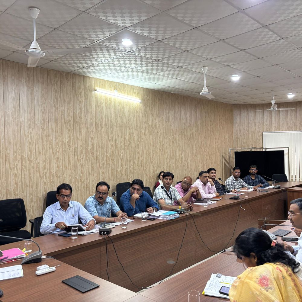 कोटपूतली में एडीएम ने ली समीक्षा बैठक:सेवा शिविर और सुविधाओं का लिया जायजा, जिले की रैंकिंग बेहतर करने के लिए कहा