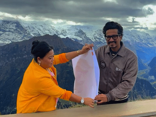 दूसरी बार माता-पिता बनने वाले हैं भारती सिंह और हर्ष:सोशल मीडिया पर शेयर की खुशखबरी, कहा- गोला बड़ा भाई बनने वाला है