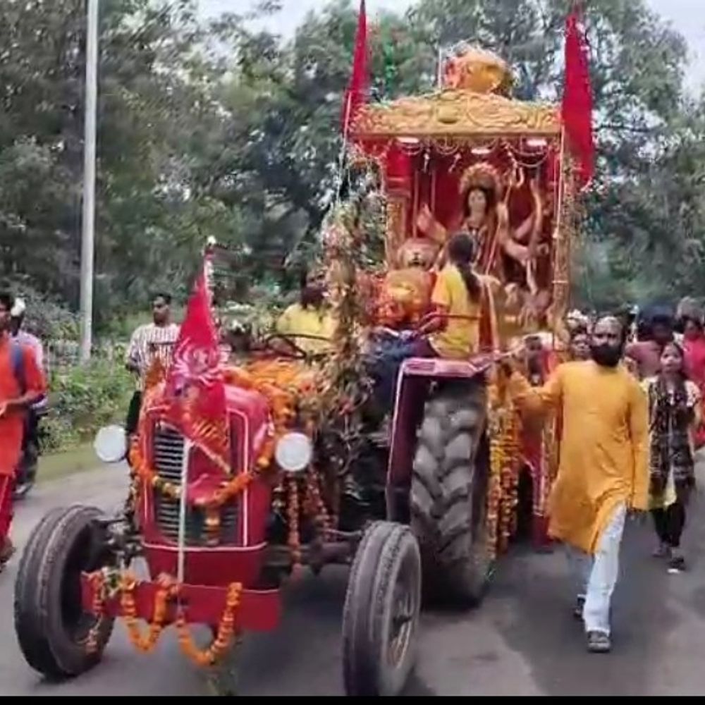 मैहर तक पैदल यात्रा कर रहे श्रद्धालु उमरिया पहुंचे:300 किमी की यात्रा का चौथा दिन; मां शारदा का करेंगे दर्शन