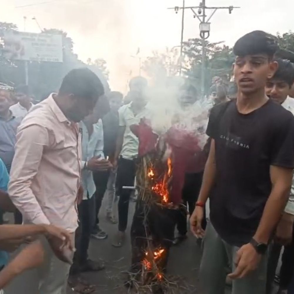 लक्षिता हत्याकांड: आरोपी मनोज का पुतला फूंका:धनगर गारी समाज ने फांसी की मांग की, पुलिस जांच जारी