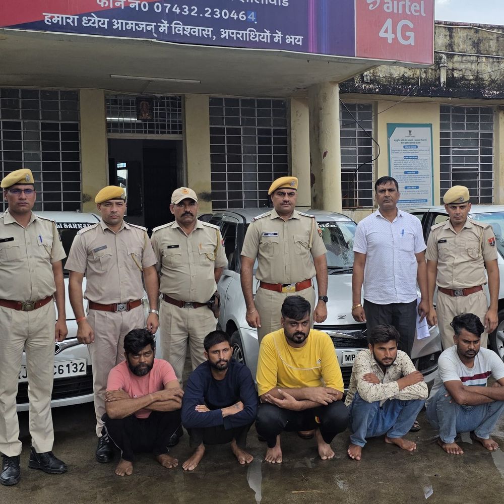 झालावाड़ में हनीट्रैप गैंग का पर्दाफाश:ट्रैक्टर खुर्दबुर्द करने व झूठे बीमा क्लेम में फंसाने वाले महिला सहित 13 आरोपी गिरफ्तार