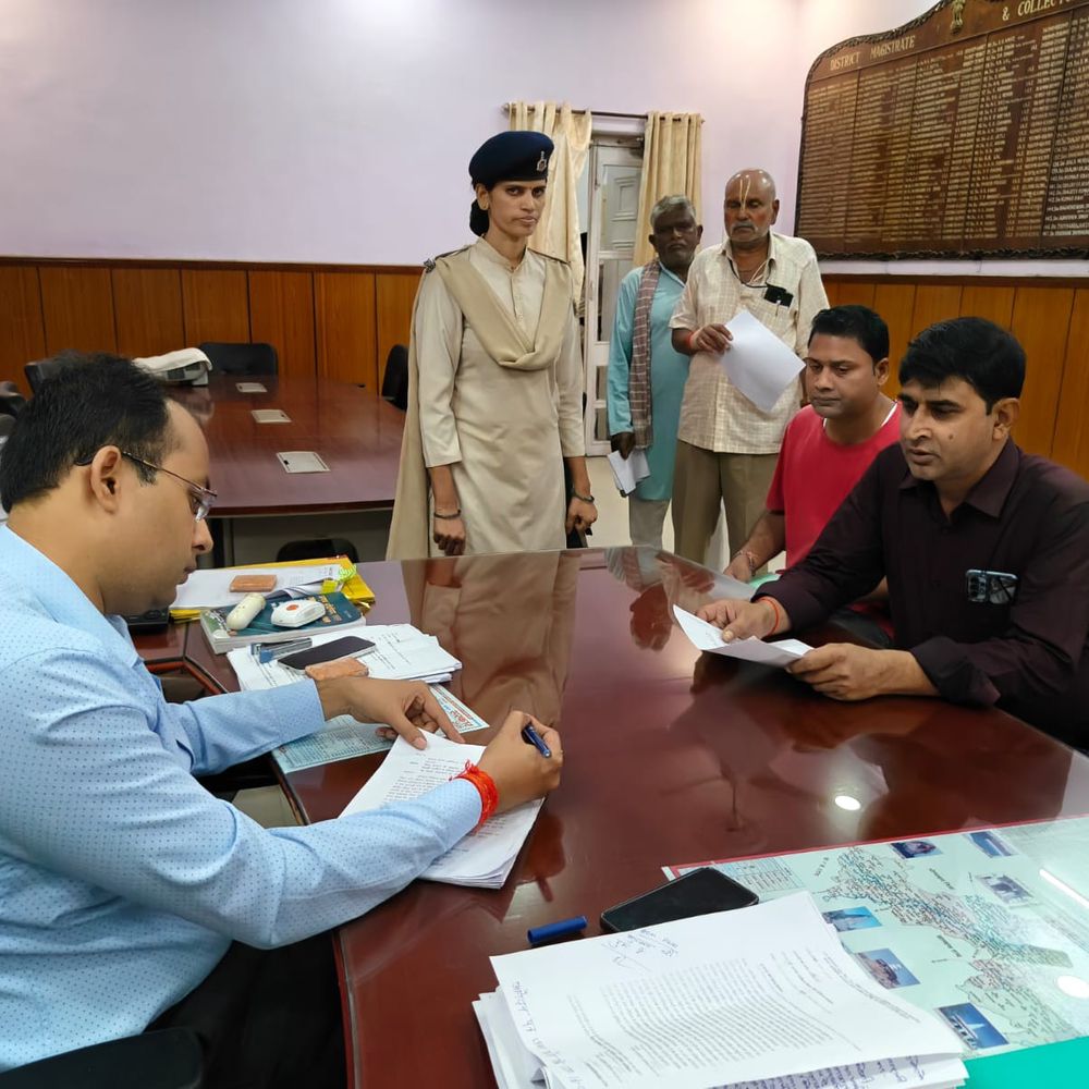 जनता दरबार में अतिक्रमण की उठाई समस्याएं:डीएम ने सीओ-थाना प्रभारी को कार्रवाई के दिए निर्देश, 50 से अधिक मिली शिकायतें