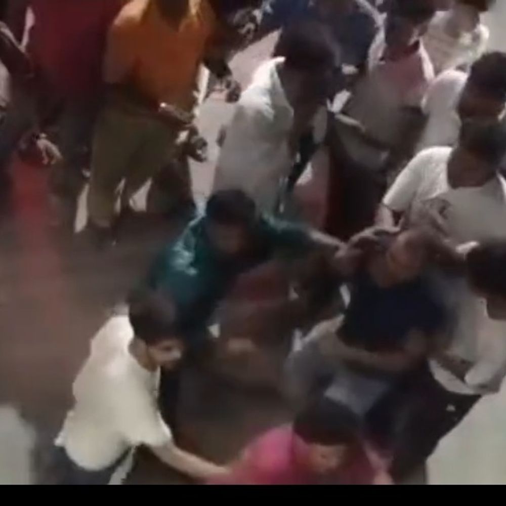 झाबुआ में बाइक सवार को पीटने के मामले में केस:  एक दिन पहले एक्सीडेंट के बाद युवक को लोगों ने पीटा था – Jhabua News