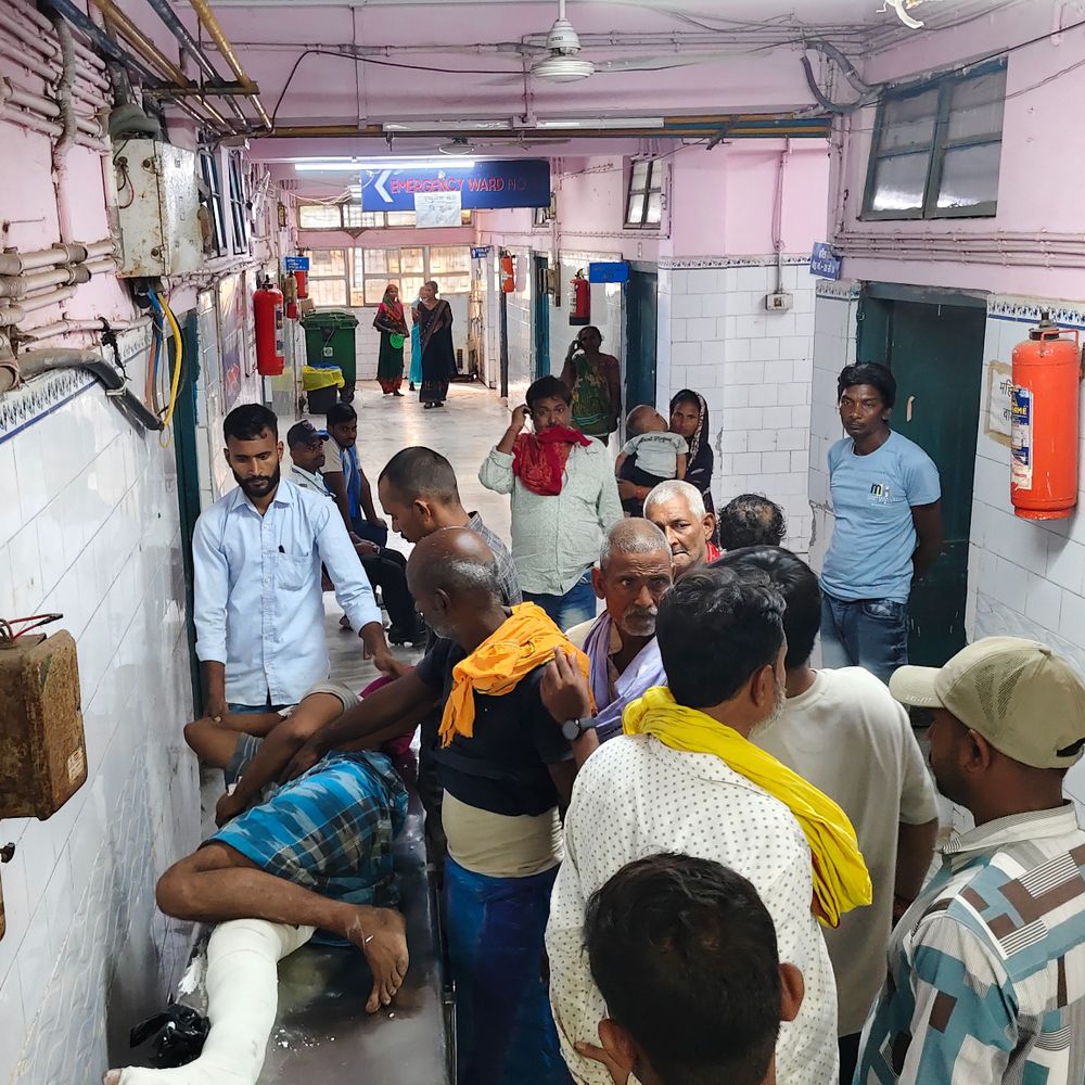 भागलपुर में अधेड़ की लाठी-डंडे से पिटाई, कुल्हाड़ी से हमला:30 लोगों ने मिलकर मारपीट की, फिर पैर में गोली भी मारी; मायागंज में इलाज जारी