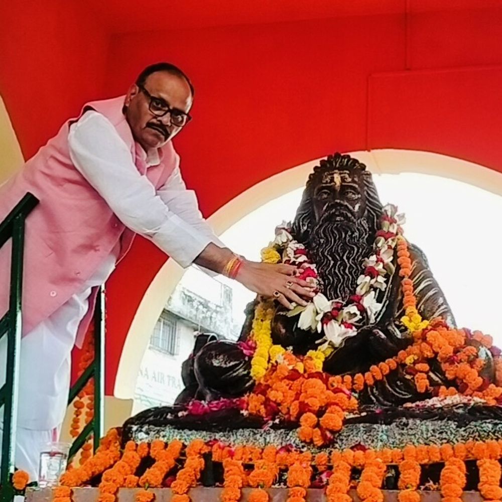 लालबाग में महर्षि वाल्मीकि जयंती का उत्सव:डिप्टी सीएम ब्रजेश पाठक ने प्रतिमा पर माल्यार्पण किया