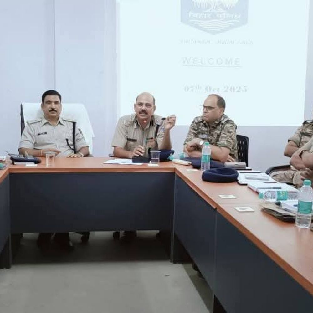 लखीसराय एसपी ने मासिक अपराध गोष्ठी की बैठक की:चुनाव की तैयारीयों पर चर्चा, लंबित मामलों की पहचान कर निपटाने का निर्देश दिया