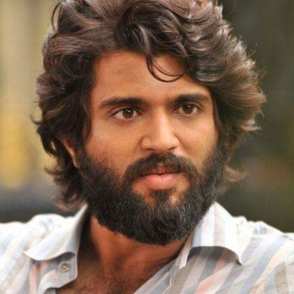 एक्सीडेंट से विजय देवरकोंडा के सिर में आई चोट:कार की हुई थी जोरदार टक्कर, कहा- कार को टक्कर लगी, चोट आई, लेकिन हम ठीक हैं