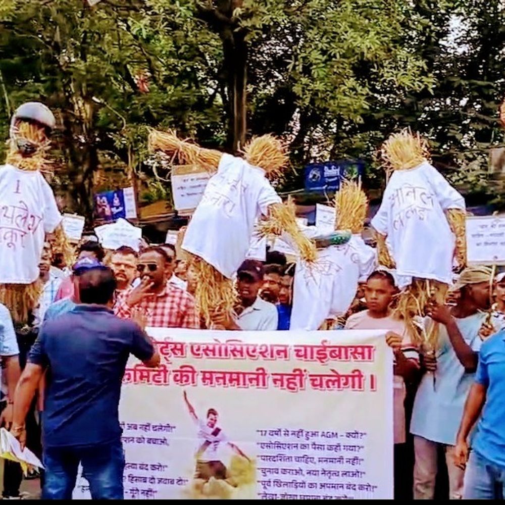 सिंहभूम स्पोर्ट्स एसोसिएशन के खिलाफ खिलाड़ियों का प्रदर्शन:  महासचिव मिथिलेश ठाकुर समेत पदाधिकारियों का किया पुतला दहन – Chaibasa (West Singhbhum) News
