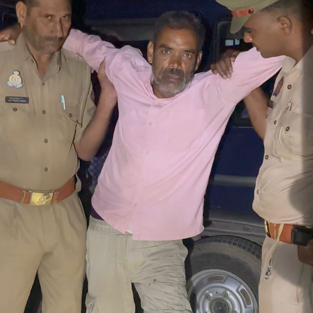 सोनभद्र में पुलिस मुठभेड़:एक पशु तस्कर घायल, 14 गोवंश बरामद; आर्म्स एक्ट के तहत केस दर्ज