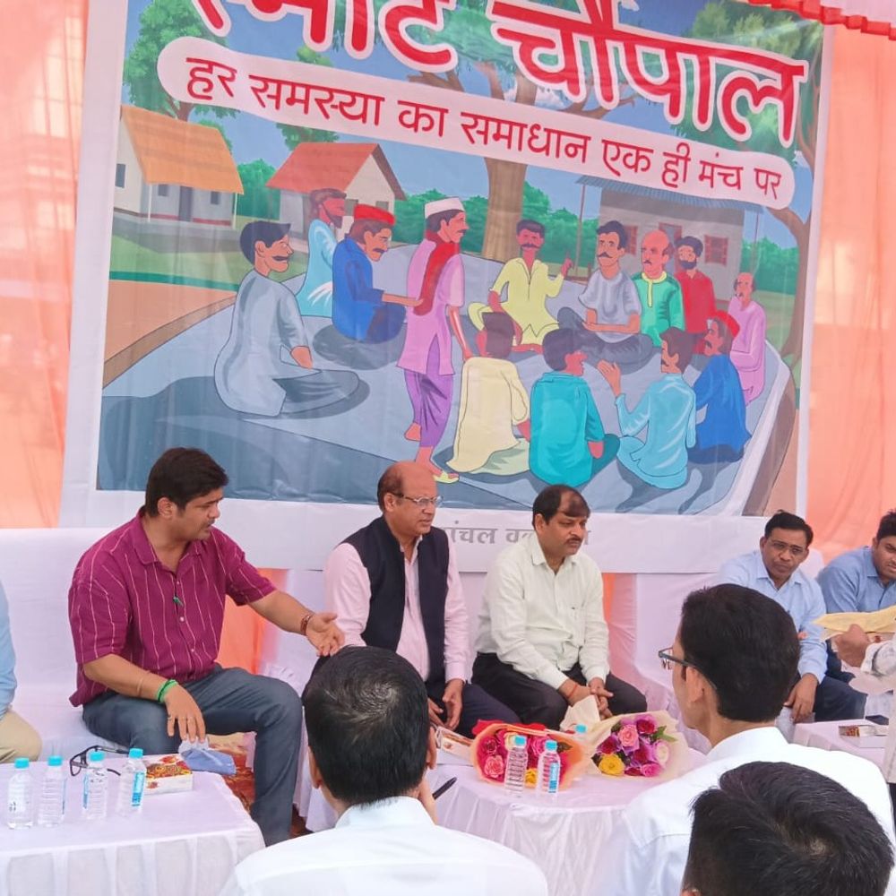 अमीनाबाद में लगी स्मार्ट चौपाल':स्मार्ट चौपाल में हुआ स्मार्ट मीटर से संबंधित शंकाओं का समाधान