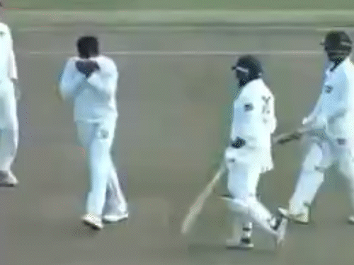 पृथ्वी शॉ की गेंदबाज को बल्ले से मारने की कोशिश:एक खिलाड़ी से बहस भी हुई; महाराष्ट्र-मुंबई का प्रैक्टिस मैच, आउट होने पर शॉ भड़के