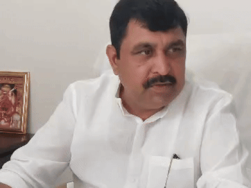 रोहतक में बलराज कुंडू ने हुड्डा को बताया राजनीतिक बिजनेसमैन:बोले-कांग्रेस को सत्ता में आने से रोका; भाजपा से साठगांठ करके बनवाई सरकार