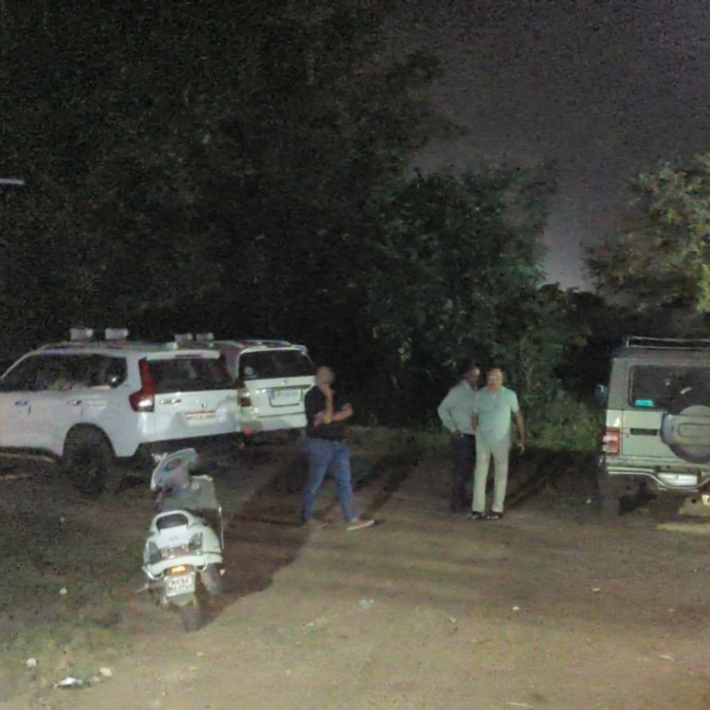 सेंट्रल जीएसटी टीम ने किया पटाखा गोदाम का निरीक्षण:नीमच में अधिकारी बोले- यह विभागीय जांच; रिकॉर्ड खंगाल रही उज्जैन-इंदौर की टीम