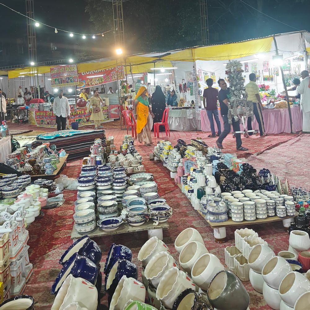लखनऊ में दिवाली मेला शुरू:अलीगंज सामुदायिक स्वास्थ्य केंद्र पर 19 अक्टूबर तक चलेगा